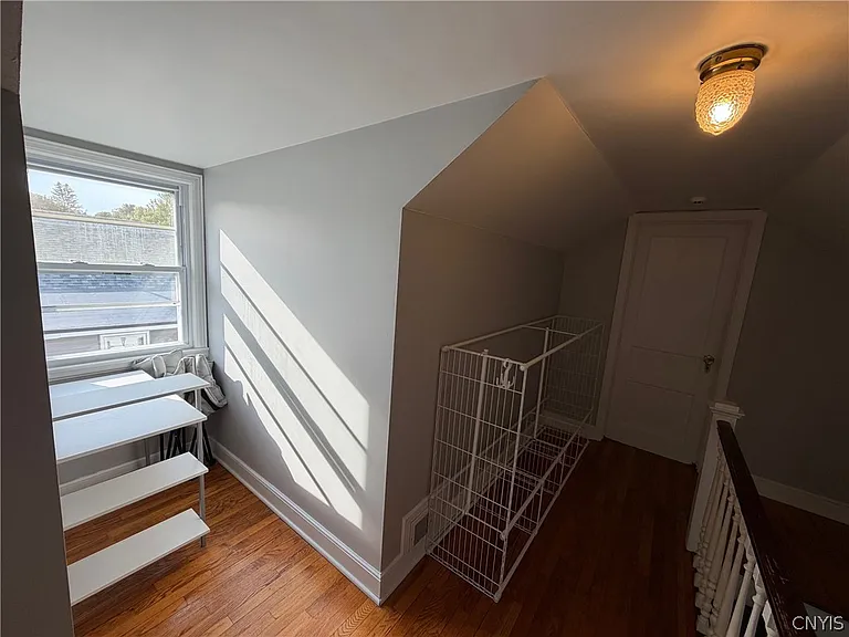 902 James St — Photo 22