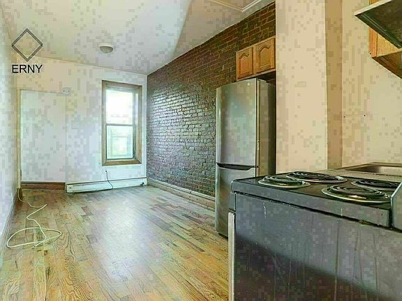 3rd image of 728 Franklin Ave #4D