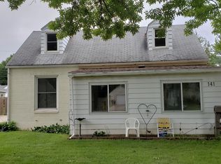 141 18th St SW, Cedar Rapids, IA 52404