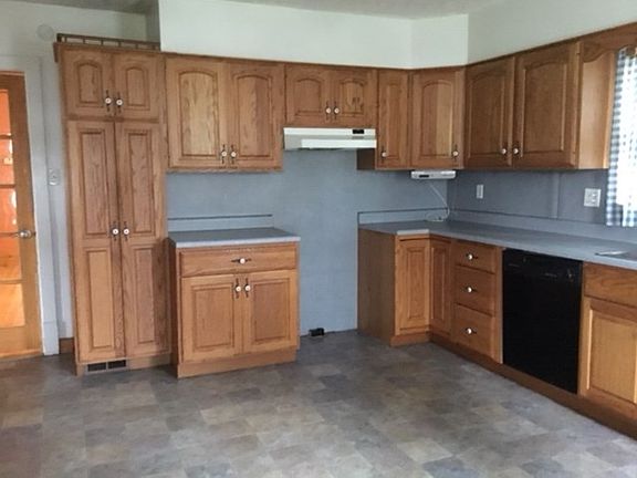 5th image of 255 Madeira Ave