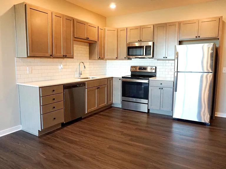 Level at Village Gardens — Photo 22