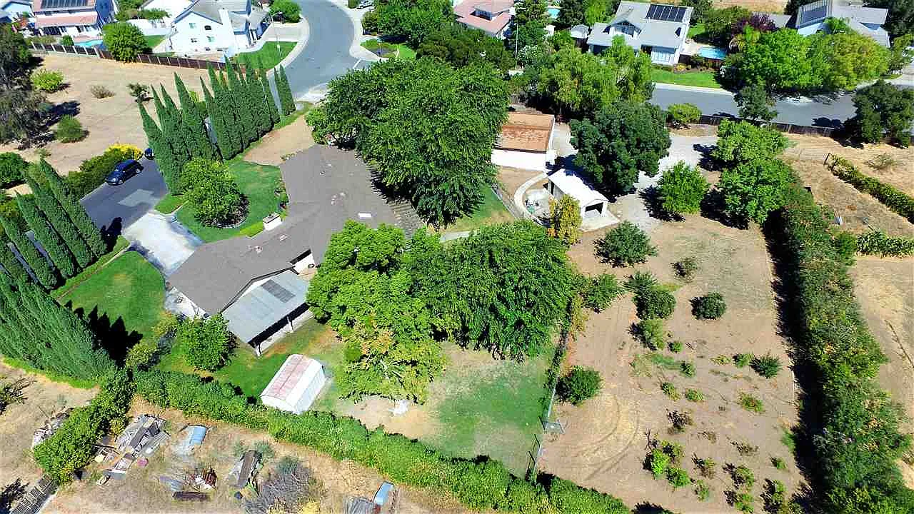 4020 Meadows Ln photo 1
