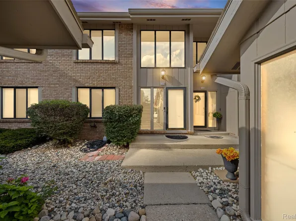 7104 Pebble Park Dr, West Bloomfield, MI 48322