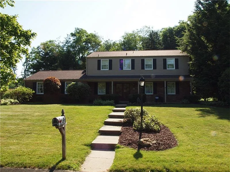 696 Olive St photo 1