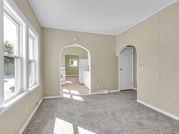2nd image of 302 Plymouth Ave #3