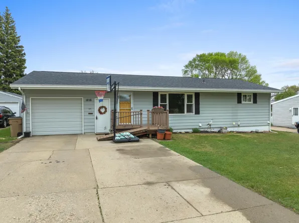 1816 7th St NW, Minot, ND 58703