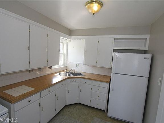 5th image of 1380 W Lakewood Blvd