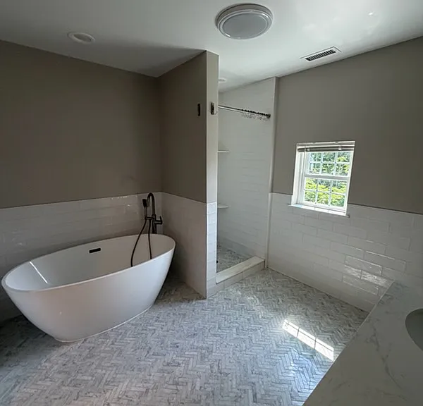 Soaking tub and full shower