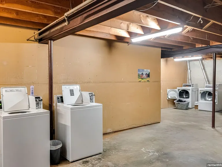 1105 Joyce St — Photo 15