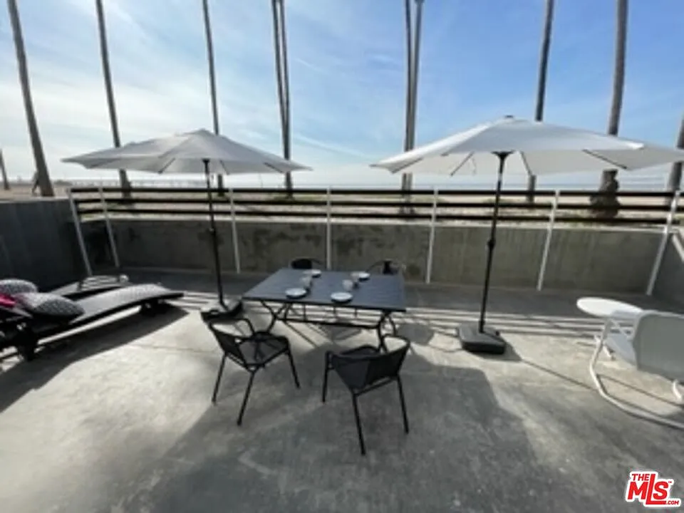 3 bed, 2.0 bath, 3290 sqft, $11,000 — Photo 2