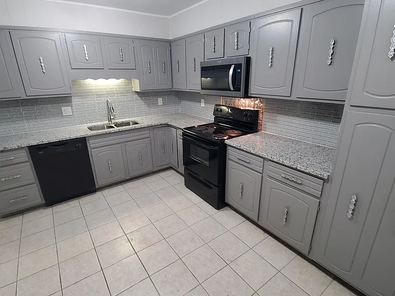 1352 Warpath Dr #6 — Photo 1