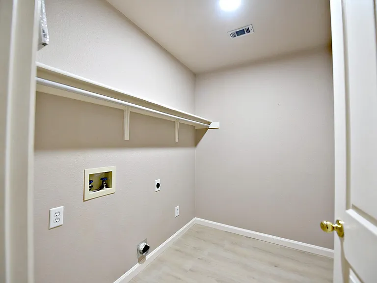 3924 Newland Dr — Photo 19