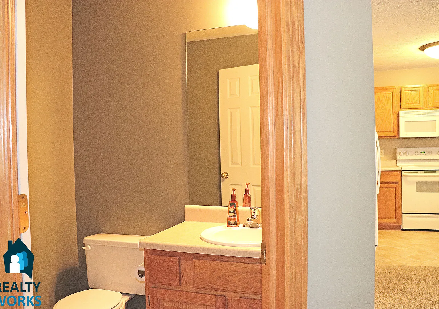 Lovely 3 bed Townhome! — Photo 4