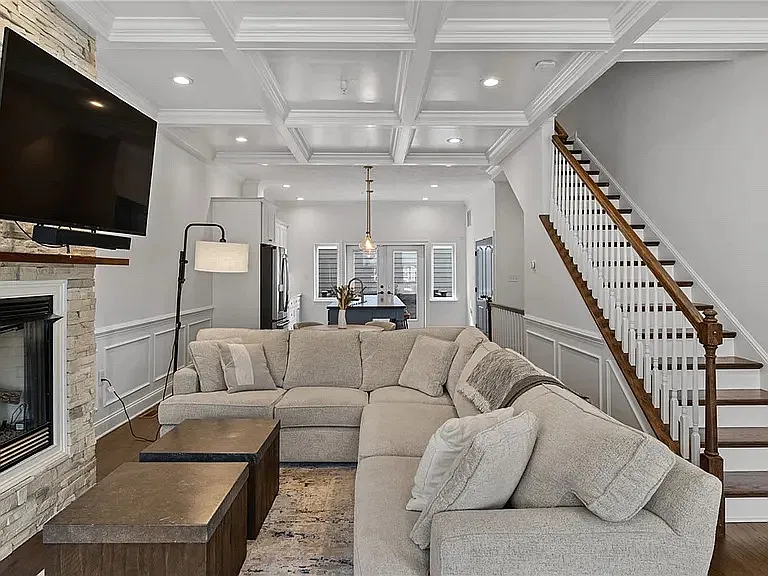 4 bed, $4,900 — Photo 3