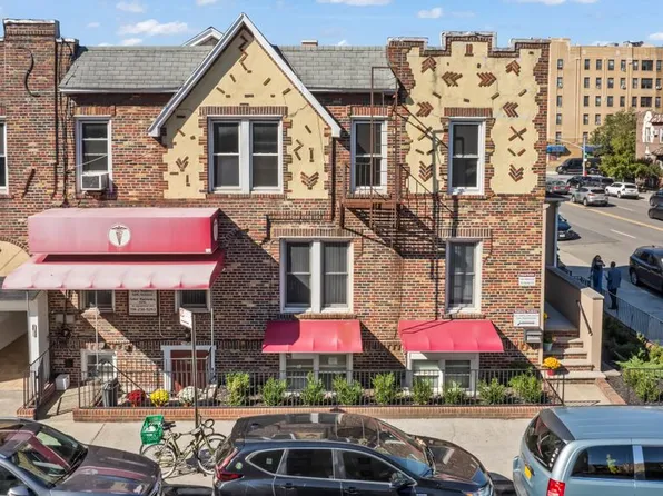 248 Avenue P image 4 of 51