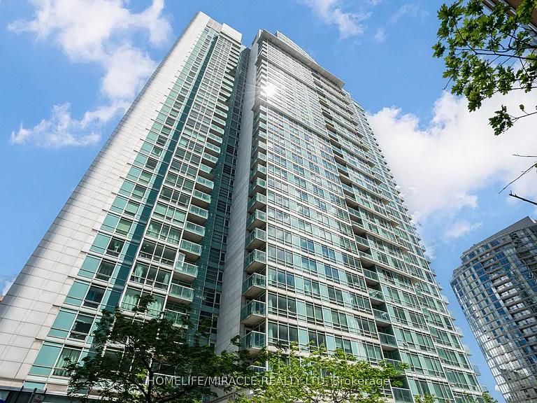 81 Navy Wharf Ct #201 — Photo 3