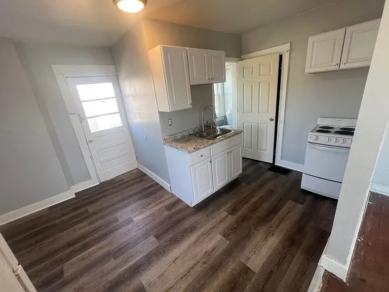 811-813 Shedborne Ave #813-1/2 — Photo 2