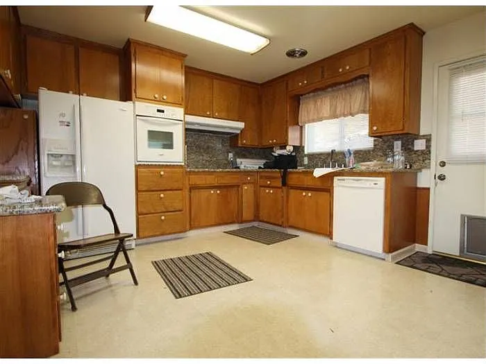 2891 37th Ave photo 1