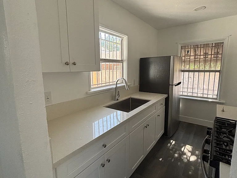 1222 W 88th St — Photo 12