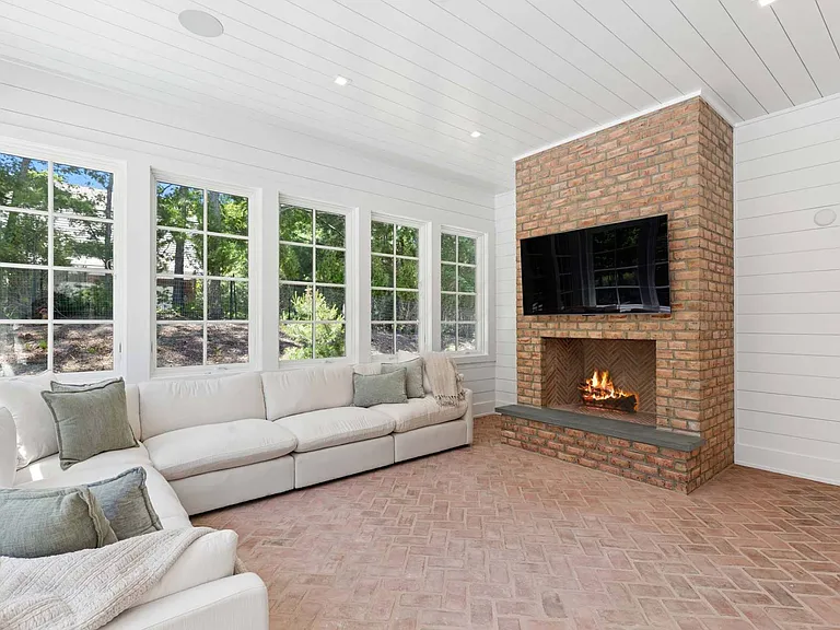 17 Dering Ln — Photo 13