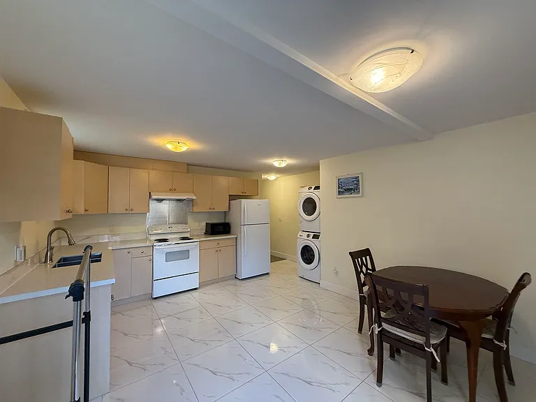 44XX Huxley Ave #BASEMENT — Photo 12