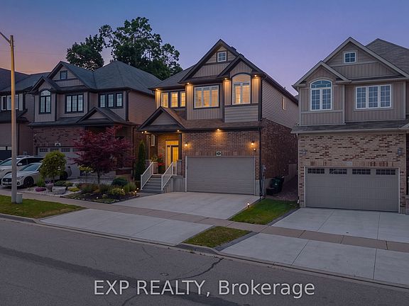 2nd image of 522 Woodbine Ave