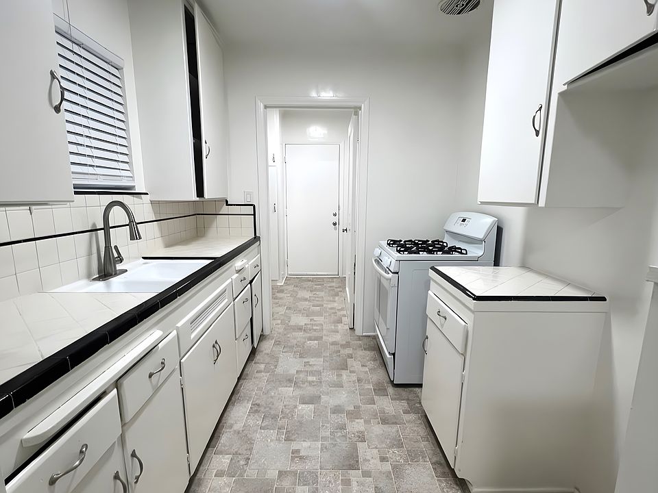 1st image of 230 Avenue G #A