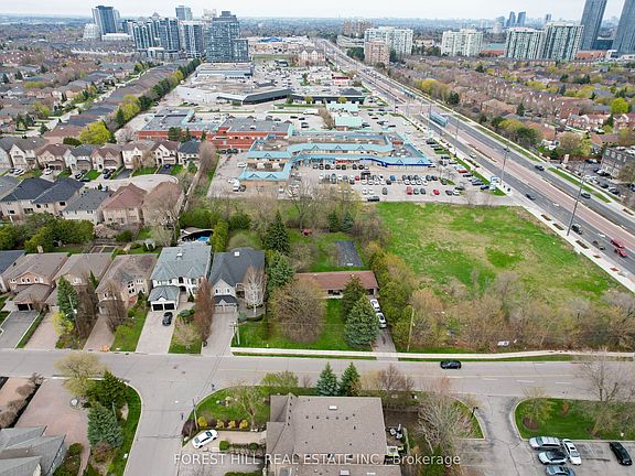 5th image of 27 Vaughan Blvd