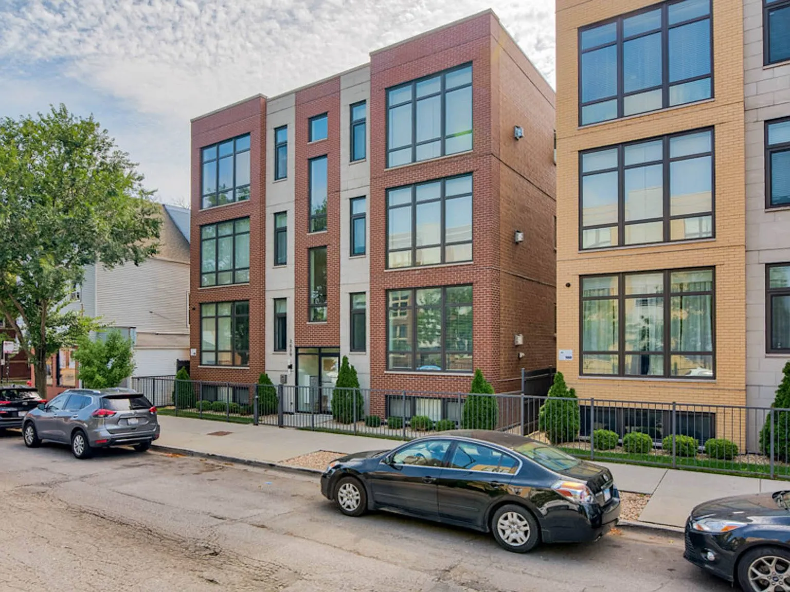 HIGHPOINT Albany Park on Montrose — Photo 1