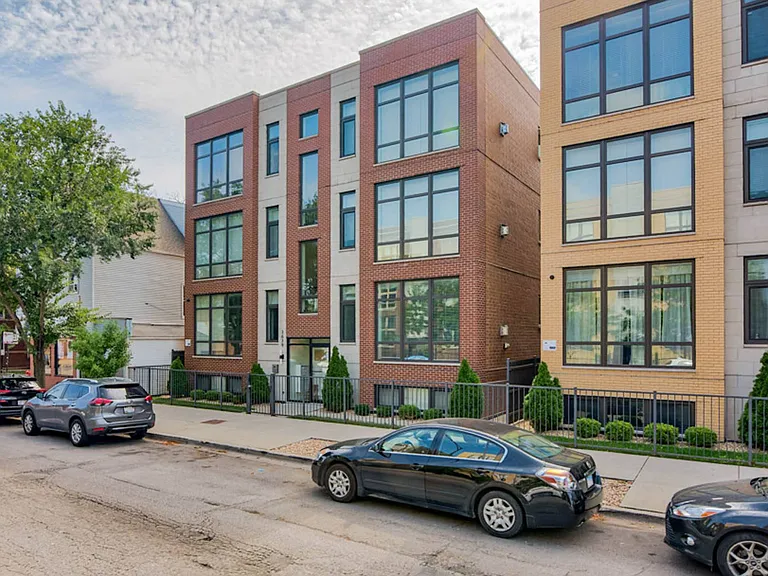 HIGHPOINT Albany Park on Montrose — Photo 1