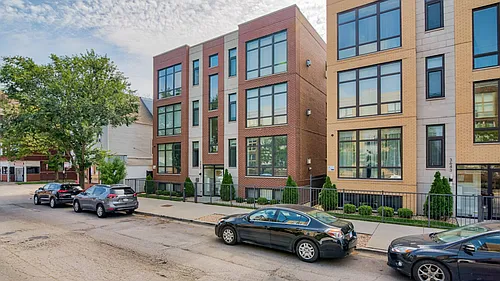 HIGHPOINT Albany Park on Montrose Photo 1