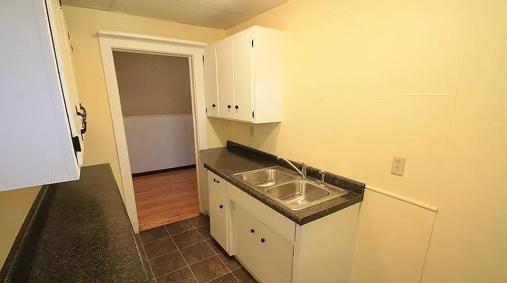 5 bed, 2367 sqft, $2,800 — Photo 3