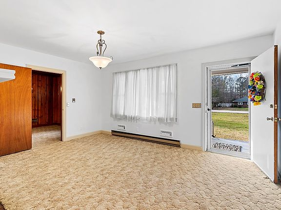 4th image of 202 Woodland Way