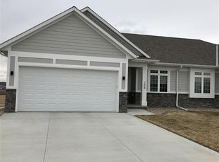 208 Delmar Cir, North Sioux City, SD 57049