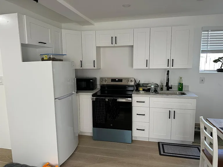 817 Tyler St #12 — Photo 7