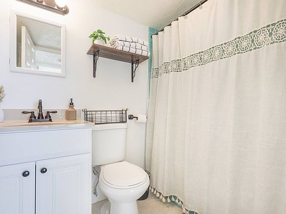 2nd image of 2281 Ala Wai Blvd APT 902