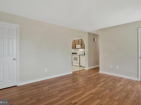 3rd image of 15108 Campbell Ln