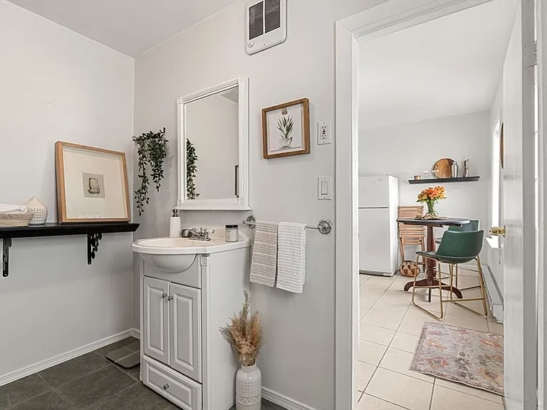 377 Dorchester St #3 — Photo 5