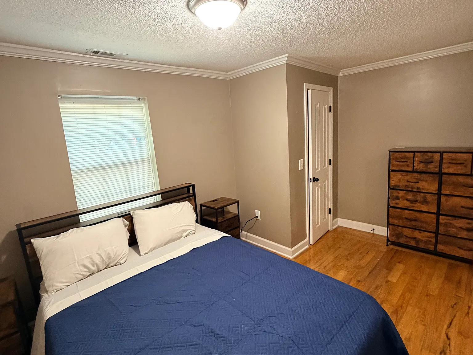 3 bed, 1050 sqft, $1,400 — Photo 4