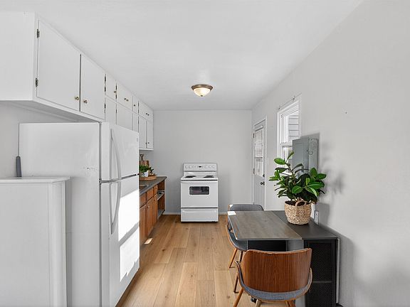 4th image of 3121 Gilbertville Rd