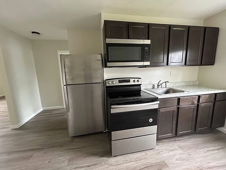 16 Lake St #2C — Photo 9