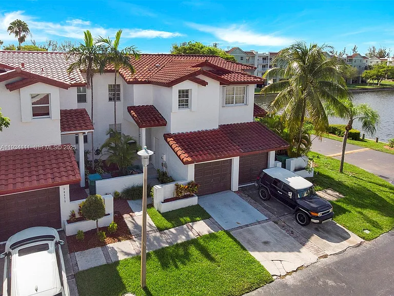 20985 SW 84th Ave — Photo 3
