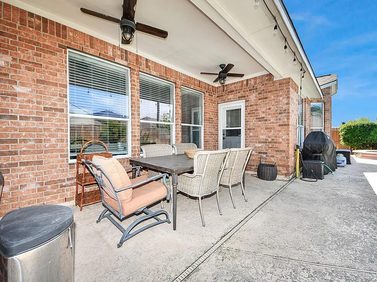 945 Autumn Brook St — Photo 20