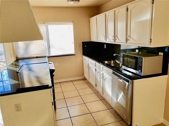 4th image of 1905 Glencrest Ln