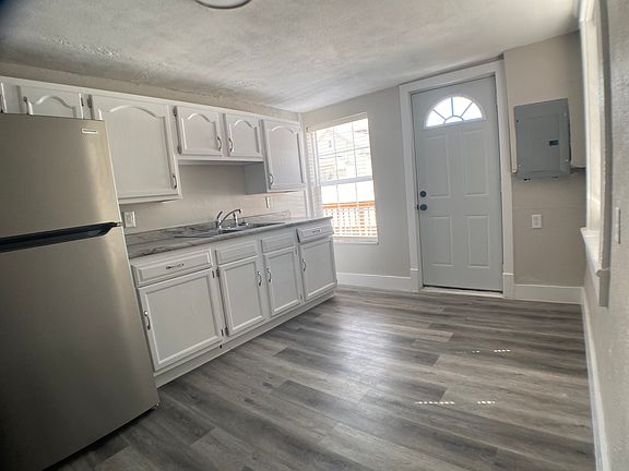 3rd image of 209.5 E North St #209.5