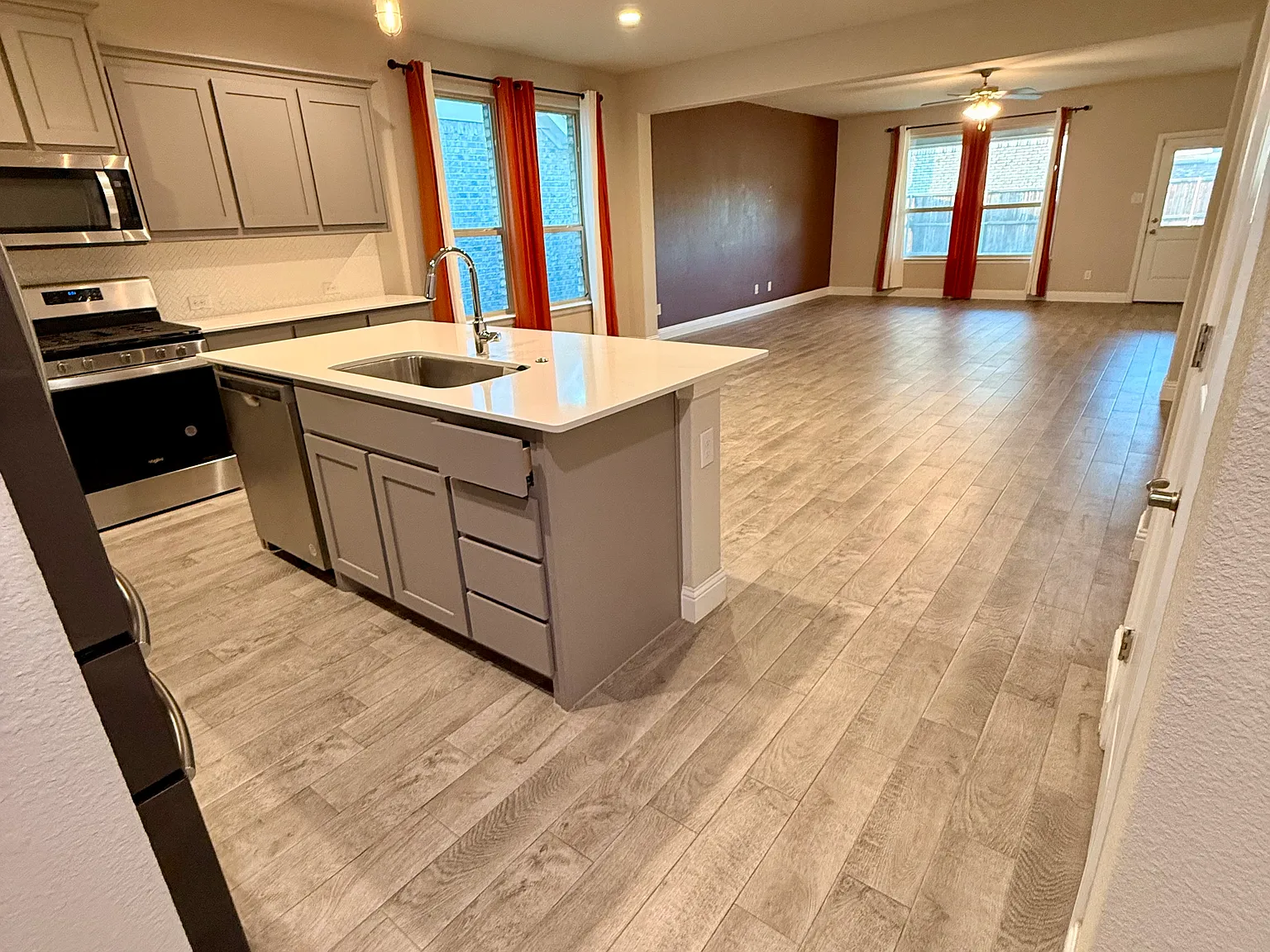 4 bed, 2189 sqft, $2,690 — Photo 3