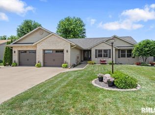 221 Huntington Rd, Chatham, IL 62629