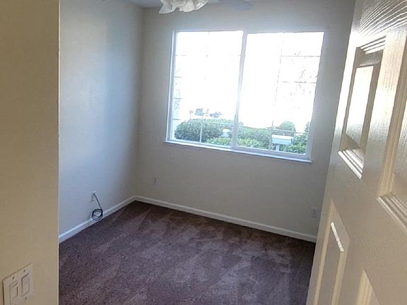 5th image of 441 Poppyfield Dr
