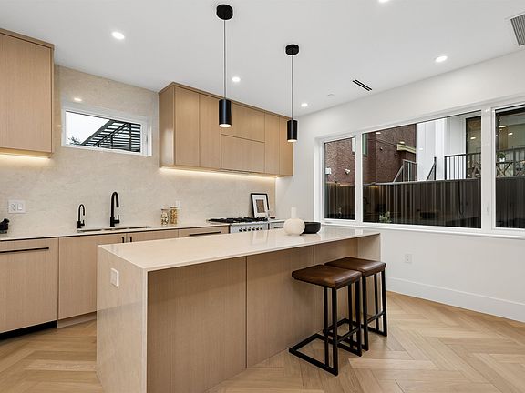 3rd image of 3639 E 46th Ave #1