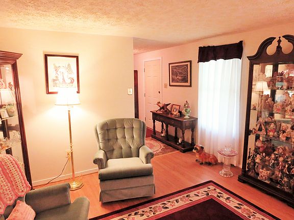 2nd image of 77 Holly Oak Ln